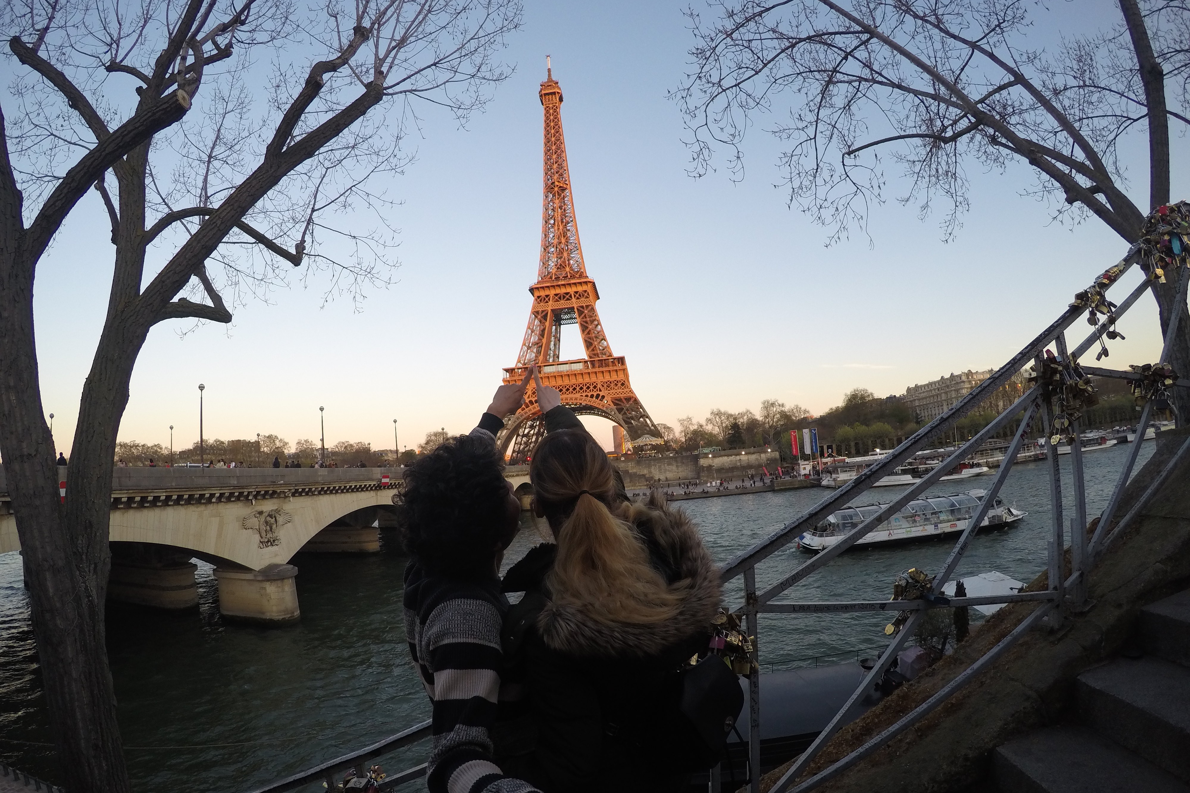 couple seeing the Eiffel Tower Paris