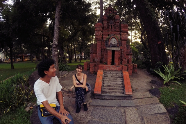 couple in a park in Ho Chi Minh City